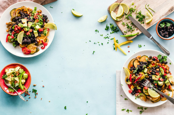 5 formas de resolver la comida sin estrés (ni horno, ni recetas complicadas)